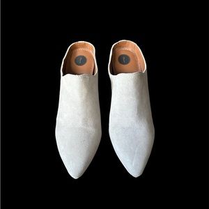 Stone Suede - Closed Toe Mule - 7.5